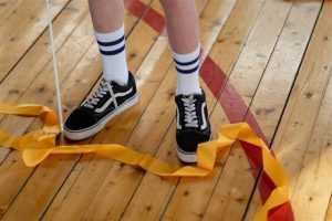 Home Stap-voor-stap instructie hoe maak je schoenen schoon met een tandenborstel en afwasmiddel