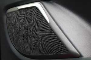 Home Audio upgrade auto met verbeterde luidsprekers en subwoofer voor optimale geluidskwaliteit en comfort