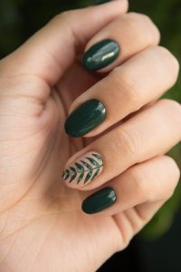 Home Verschillende kunstnagels types: acryl, gel en dip poeder nagels in diverse kleuren en stijlen