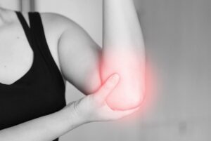Home Professionele herstelbegeleiding na elleboogoperatie met extra bot en osteofyten verwijdering door gespecialiseerde fysiother