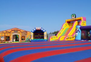 Home Bedrijfsevenementen met springkussens voor team-building en samenwerking tussen collega's