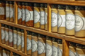 Home Natuurwinkel in Den Helder biologische producten en duurzame winkelopstelling met verse groenten en natuurlijke cosmetica