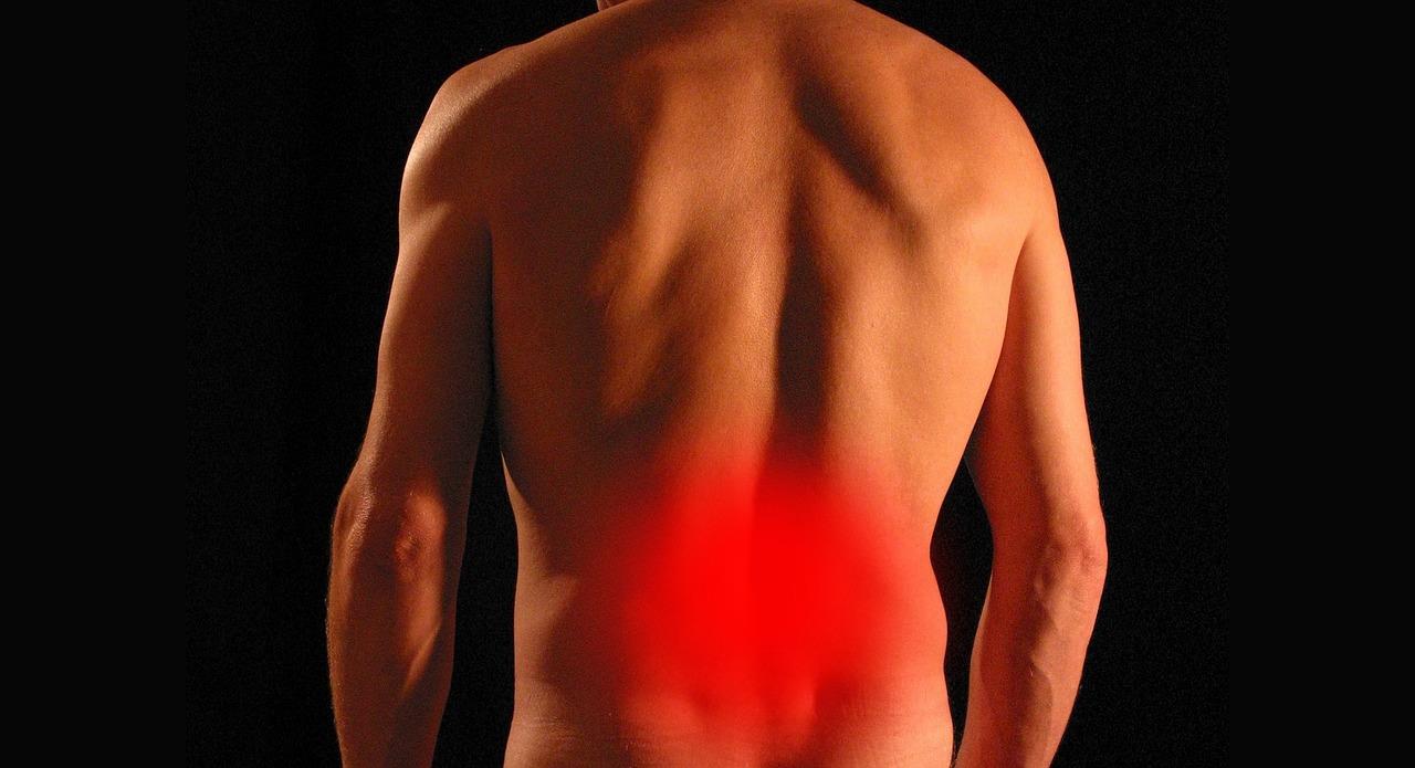 Chiropractor voert onderzoek uit voor behandeling verwaarloosde hernia met doelgerichte correcties