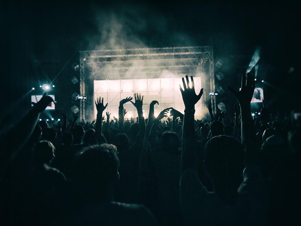 Professionele coverband boeken voor live muziek op een feest of evenement met ervaren muzikanten
